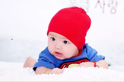 判断宝宝冷不冷,真不是摸手,宝妈要摸这里