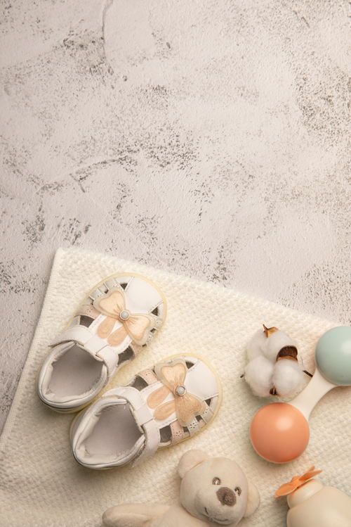 可爱蝴蝶结凉鞋童鞋儿童用品摄影图 摄影图 下载至来源处