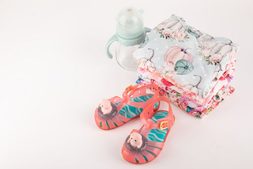 白色儿童用品母婴用品摄影图 st摄影