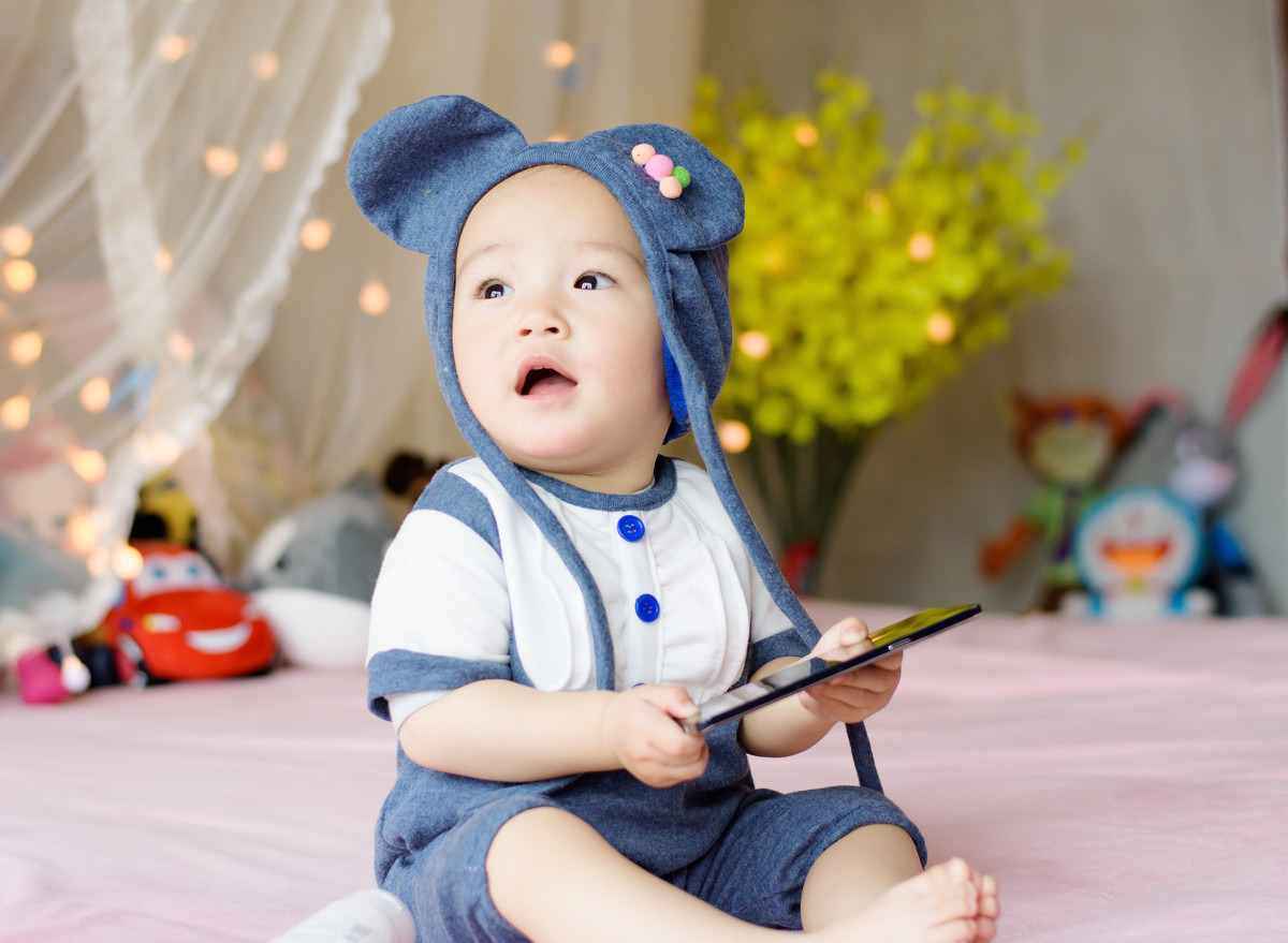 尼康镜头下的童趣时光 捕捉宝宝周岁照的纯真瞬间